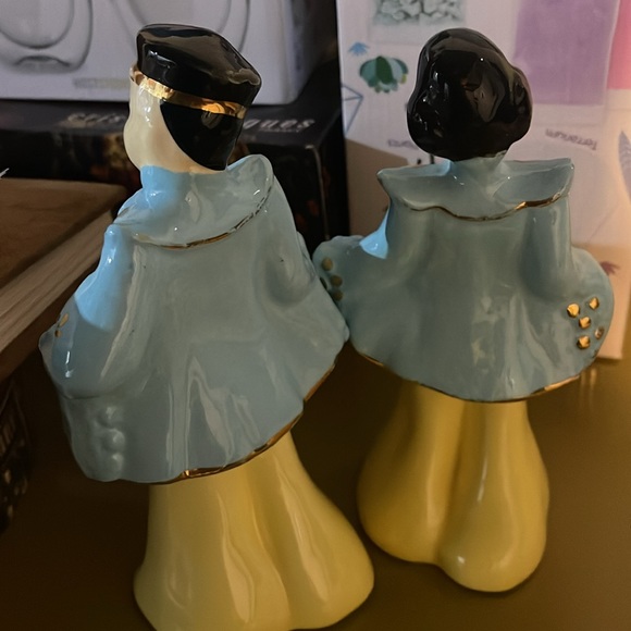 VINTAGE GLAZED CERAMIC ASIAN COUPLE IN LIGHT BLUE TURQOUISE & GOLD OUTFIT - Picture 2 of 2